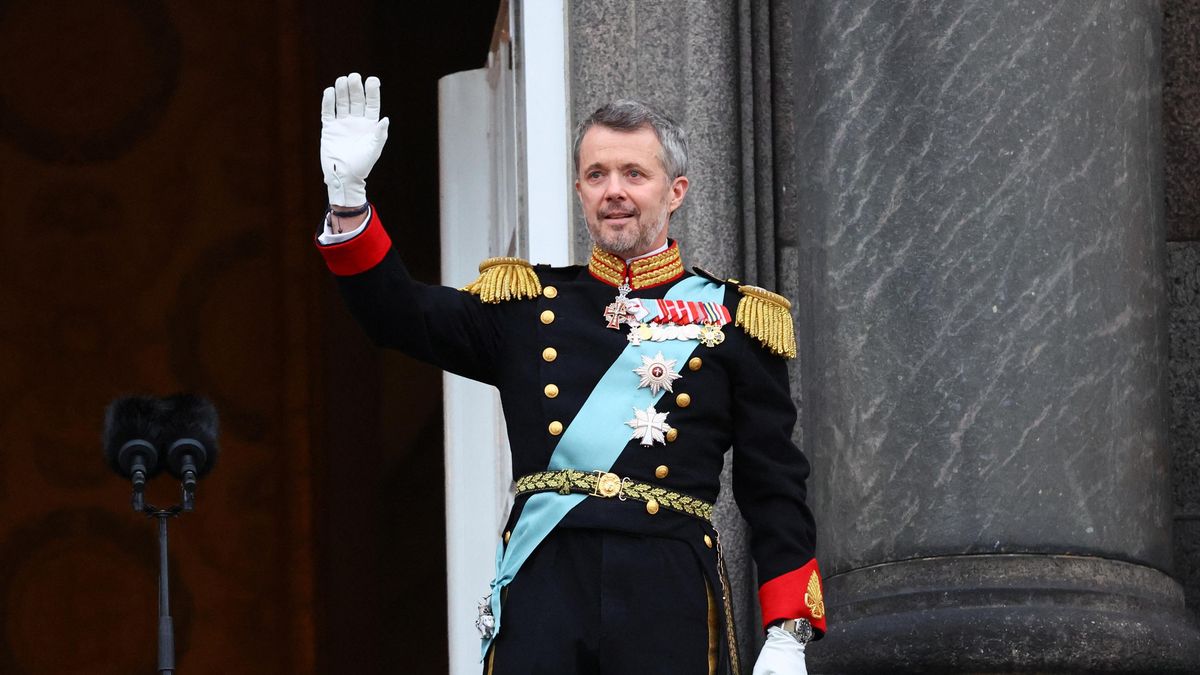 Tisíce lidí v ulicích. Dánsko má nového krále